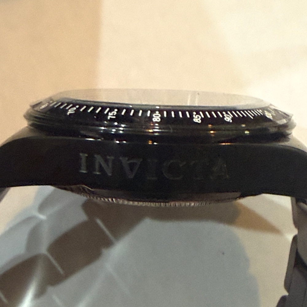 #12 Invicta limited edition speedway men’s watch. 35.9mm, black - Picture 3 of 7